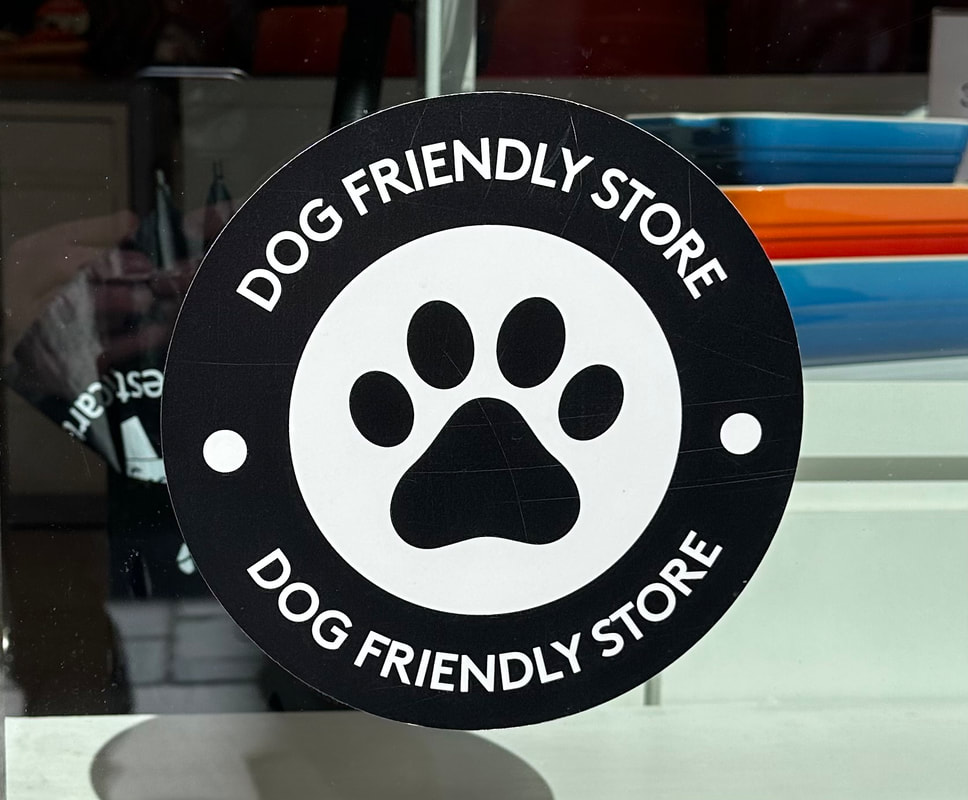 Picture of dog friendly shops at the outlet