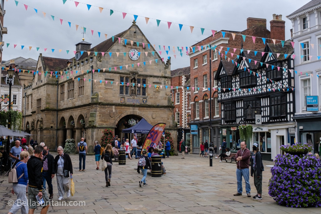 Picture of the town square in Shrewsbury 